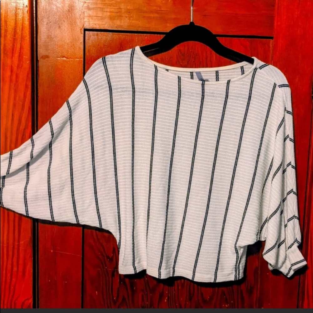 Jolie M cropped top